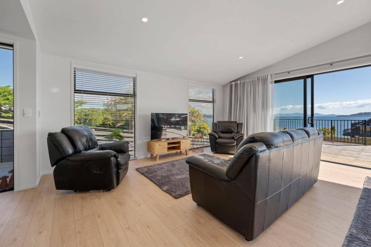 Lakeview Terrace - Taupo Holiday Home Extérieur photo